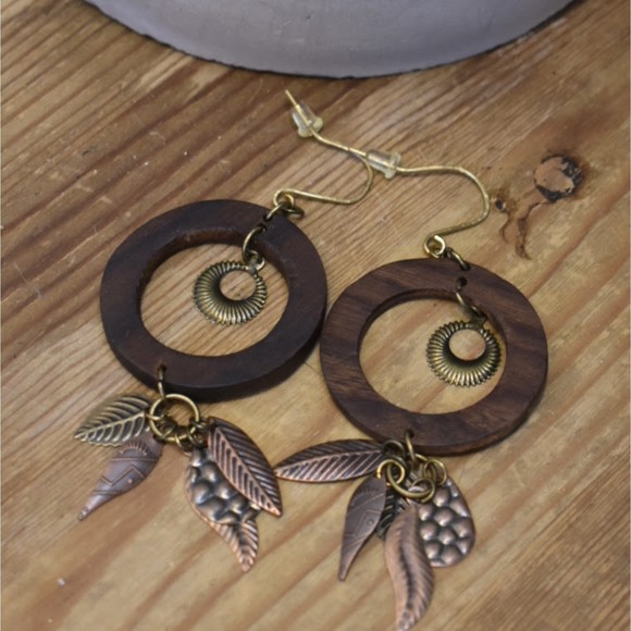 Wood Open Circle and Metal Charm Dangle Earrings NWOT - Picture 2 of 2